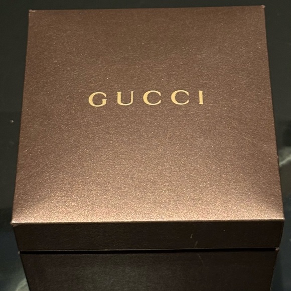 Gucci Silver Women's Watch with Silver Dial - Picture 5 of 8